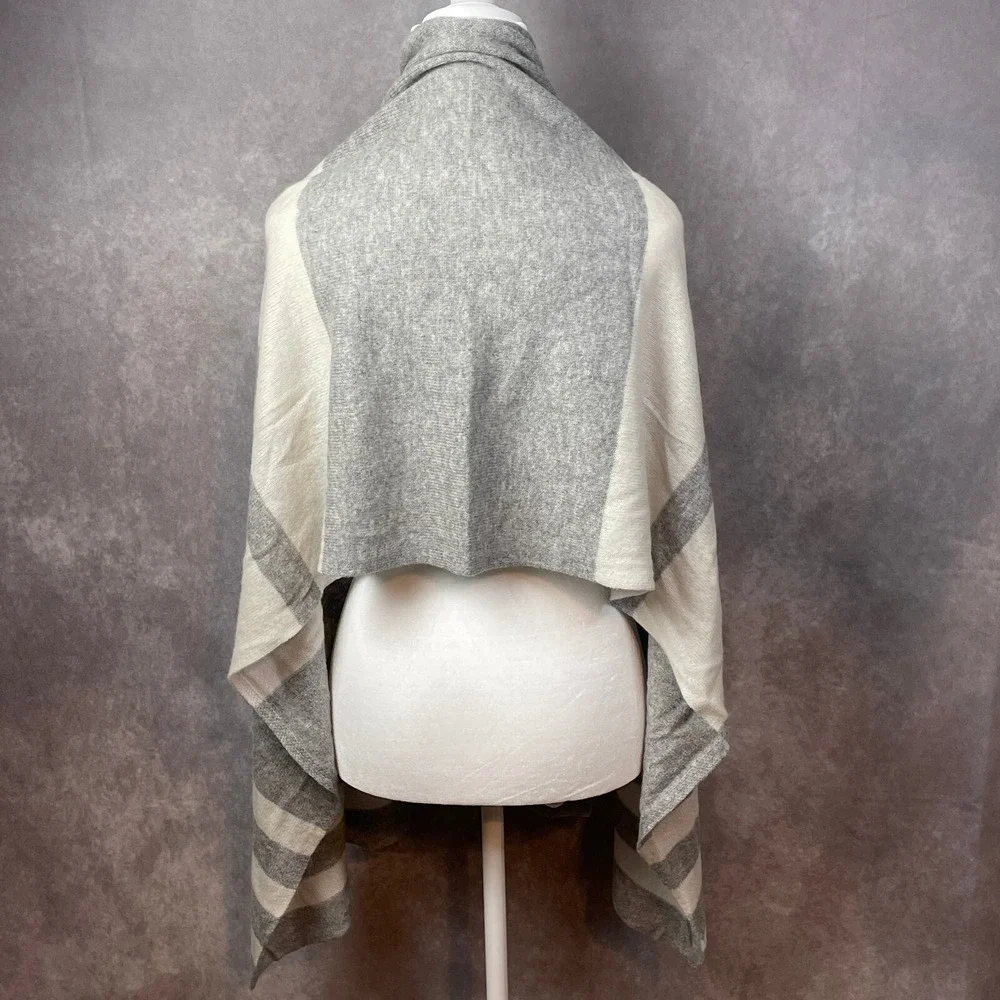 27 Miles Scarf Shawl Women One‎ Size Wrap Poncho Button Gray Cream 100% Cashmere